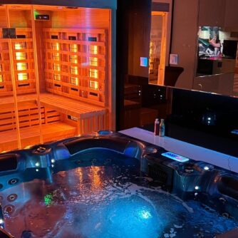 sauna i jacuzzi w apartamencie